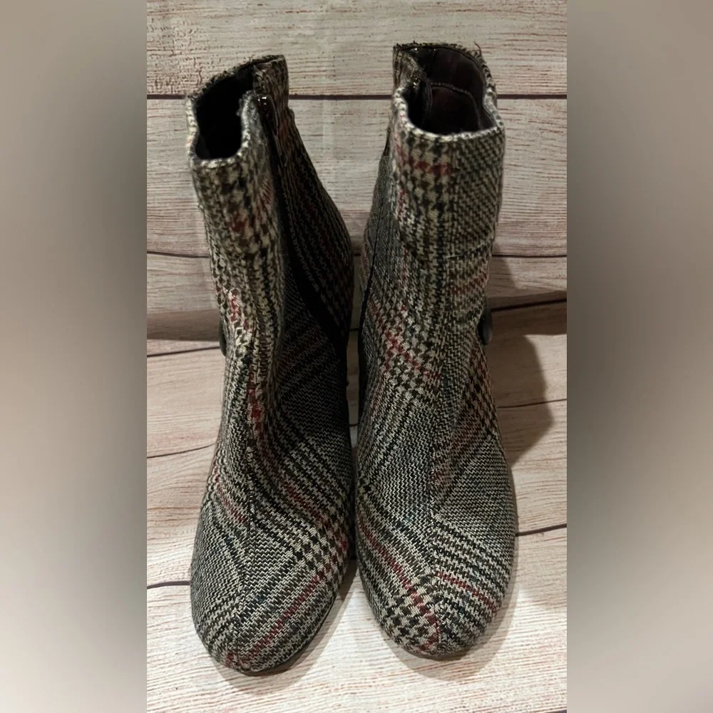 Diba Women's Multi-Color Plaid Ankle Booties Size 6. - Picture 9 of 9